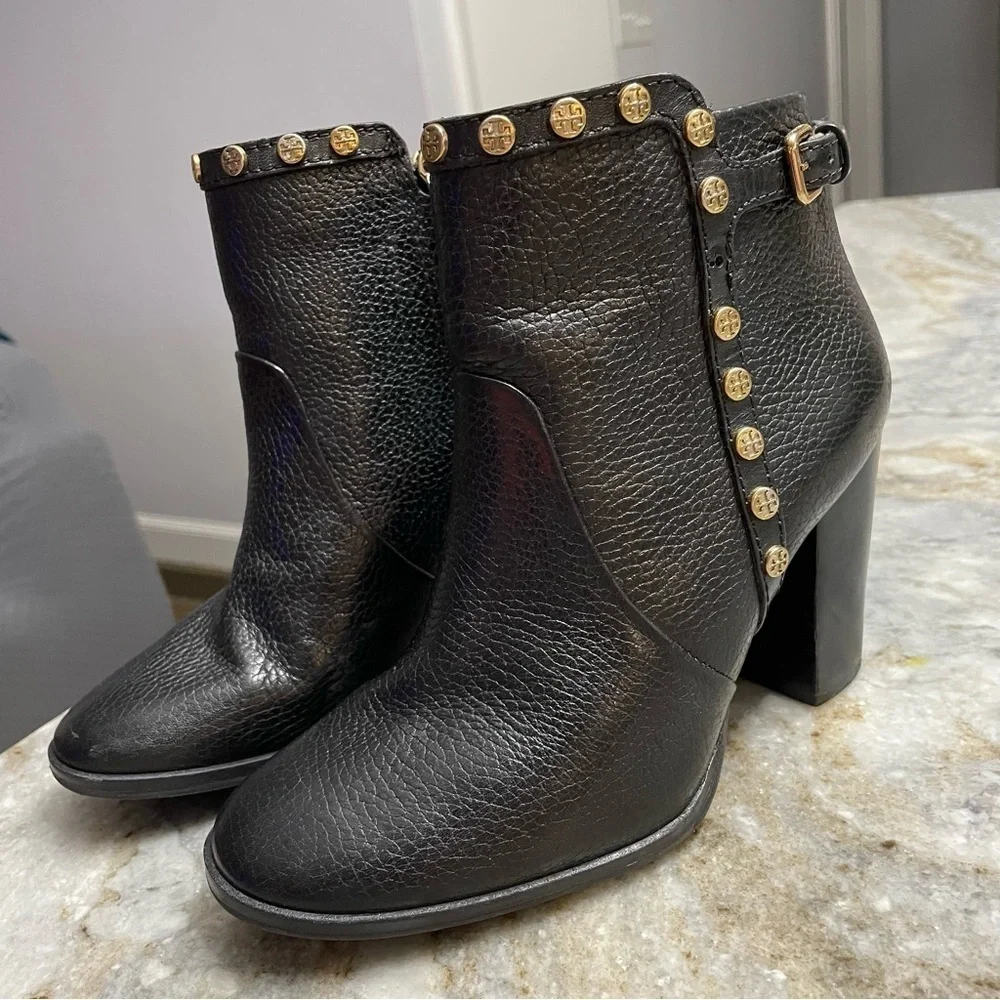 TORY BURCH Mae Black Pebbled Leather Logo-Studded Ankle Boot Bootie Size 5.5M